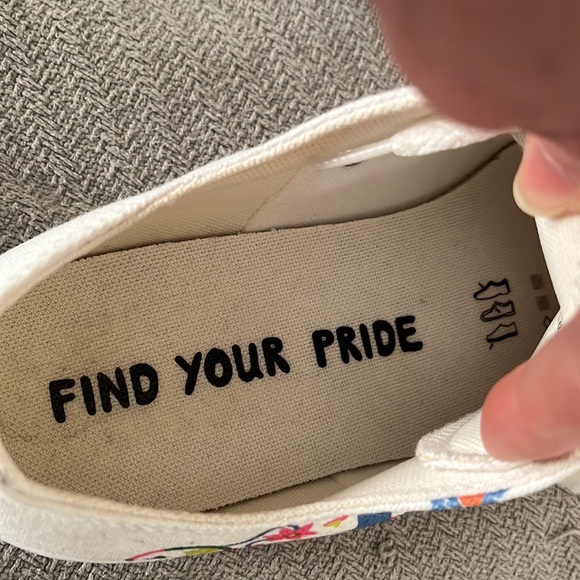 Converse Chuck Taylor All Star Pride Sneaker Shoes NWOB size 11 - Picture 2 of 8